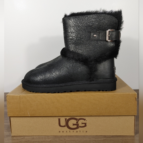 Brand New Women's UGG Australia Airehart Black Boots - Picture 3 of 10